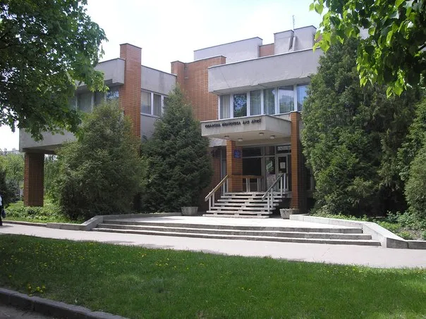 Черкаська обласна бібліотека для дітей — фото 1