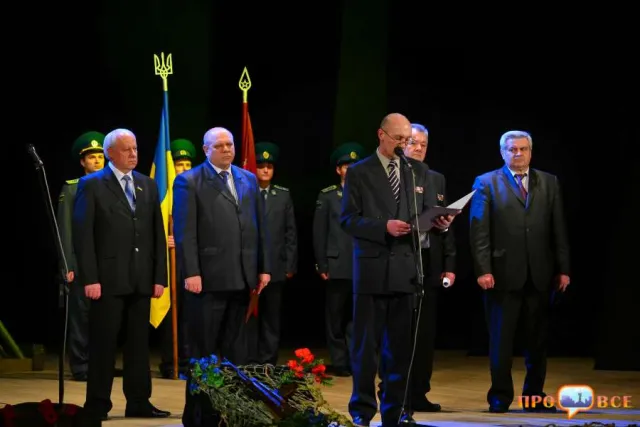 У Черкаській обласній філармонії вшанували воїнів-афганців (Фоторепортаж) — фото 1
