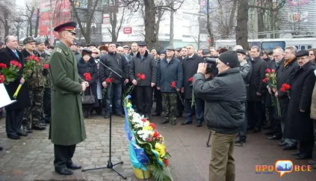 У Черкасах на честь загиблих воїнів у радянсько-афганській війні відбувся урочистий мітинг — фото 1