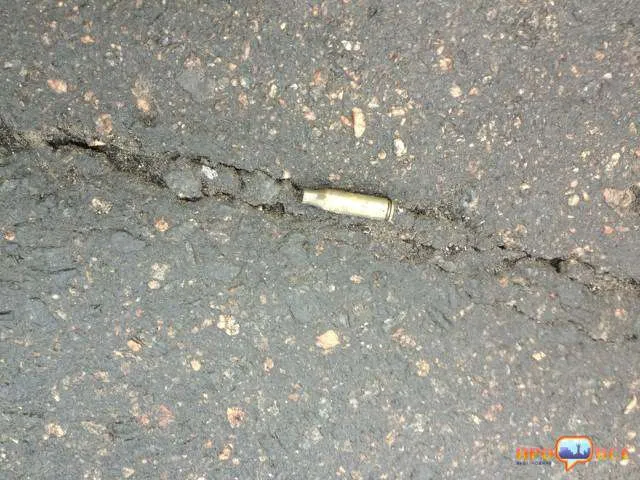 Люди принесли докази вчорашньої стрілянини на дамбі (Фоторепортаж) — фото 6