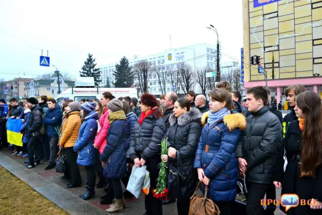 У Черкасах встановили дерев’яний хрест на вшанування пам’яті про Героїв Небесної Сотні (Фоторепортаж) — фото 3