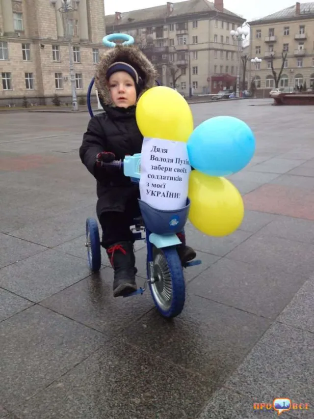 У Черкасах матері пройтися по місту маршем проти війни (Фоторепортаж) — фото 2