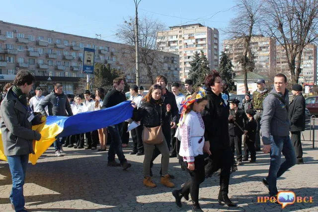 У Черкасах організували акцію проти інформаційної війни та на підтримку українських військовослужбовців (Фоторепортаж) — фото 2