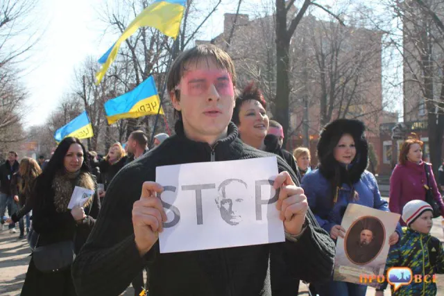 У Черкасах організували акцію проти інформаційної війни та на підтримку українських військовослужбовців (Фоторепортаж) — фото 6