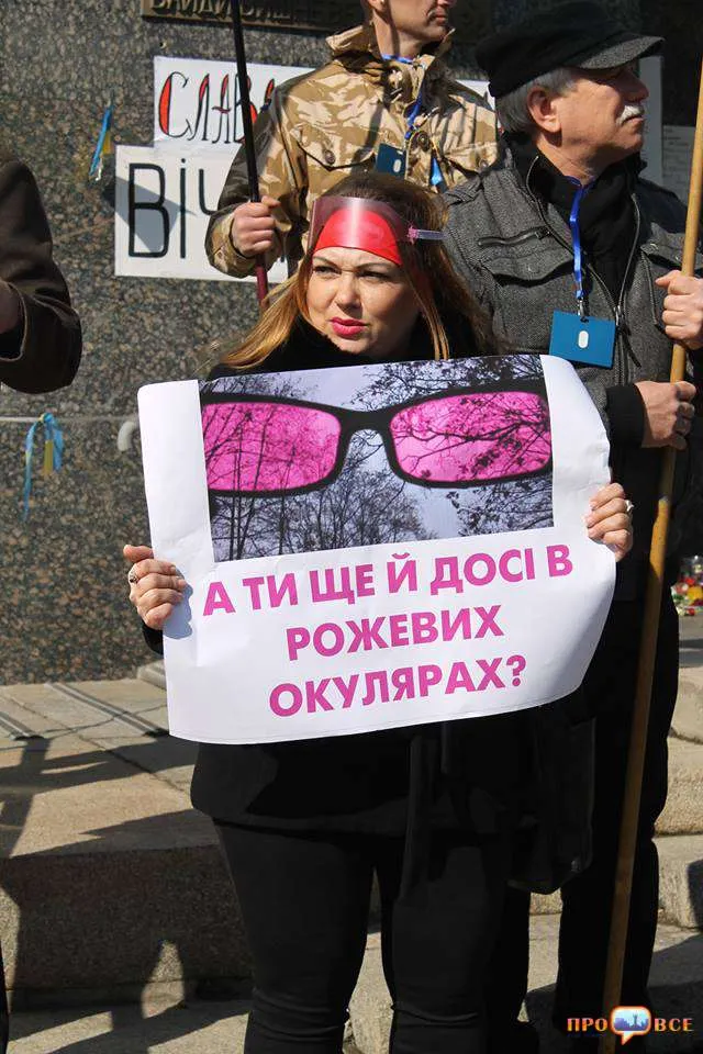 У Черкасах організували акцію проти інформаційної війни та на підтримку українських військовослужбовців (Фоторепортаж) — фото 9