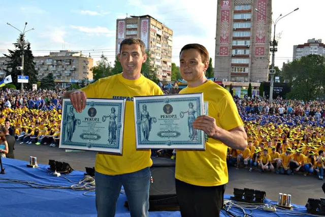 У Черкасах встановили рекорд України з присідання (Фоторепортаж) + (Відео) — фото 1