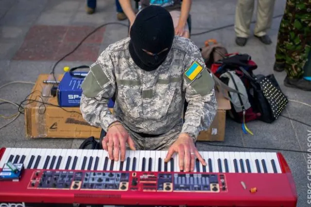 В Черкасах побував відомий піаніст з Майдану Piano Extremist (Фото) + (Відео) — фото 1
