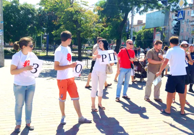 У Черкасах відбувся флешмоб проти гепатиту С (Фото) + (Відео) — фото 1