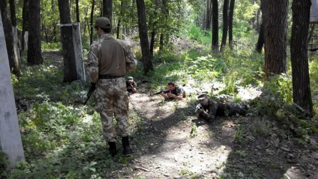 У Черкасах Правий сектор учив штурмувати будівлі (Фото) — фото 3