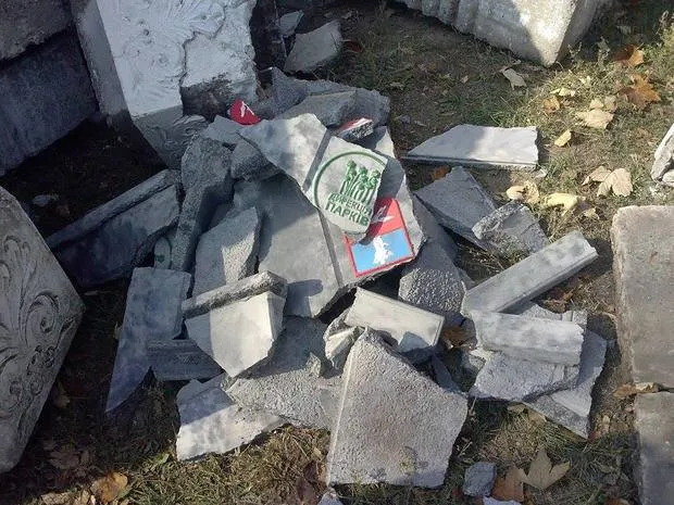 У Черкасах продовжують встановлювати вази, які «обмежуватимуть» паркування машин (Фото) — фото 1