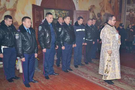 Працівники ДАІ взяли участь у панахиді пам'яті жертв дорожньо-транспортних пригод (Фото) — фото 1
