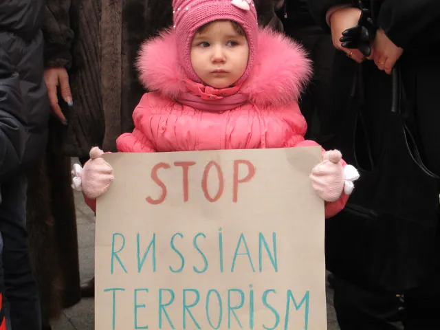 Трохи більше двох сотень черкащан, висловили свій протест проти російської агресії (Фото) — фото 2