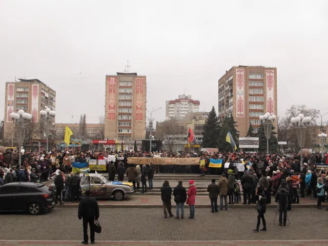 Трохи більше двох сотень черкащан, висловили свій протест проти російської агресії (Фото) — фото 7
