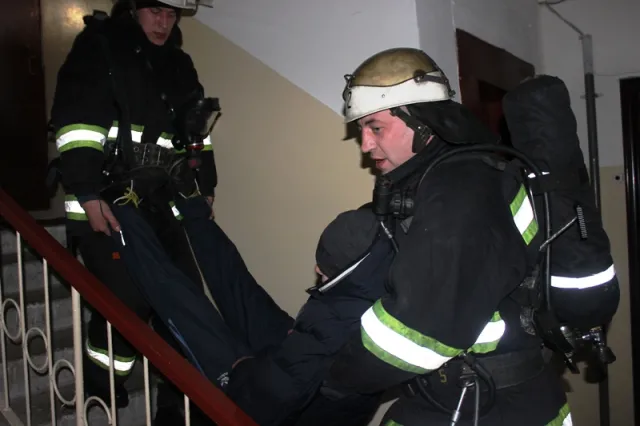 Рятувальники відпрацьовували вміння ліквідовувати наслідки вибуху багатоповерхівки (Фото) — фото 2