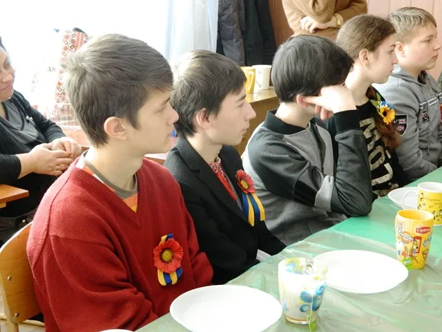 Черкаські школярі покликали розвідників на чай — фото 1