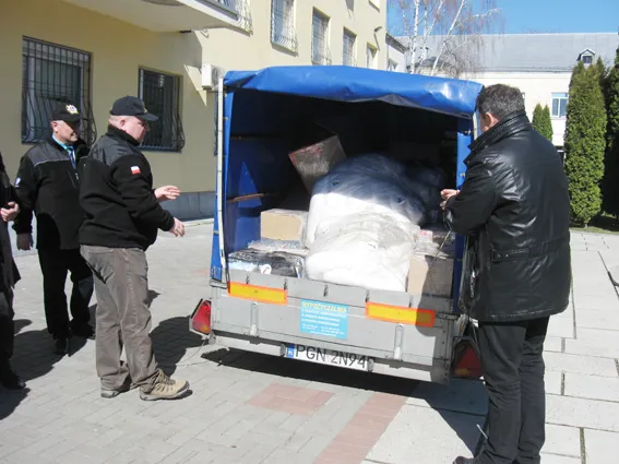 Черкаські правоохоронці, які перебувають в АТО, отримали гуманітарну допомогу з Польщі (фото) — фото 1