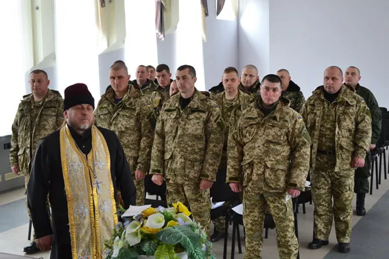 Державтоінспектори в черговий раз відбули в зону АТО — фото 1