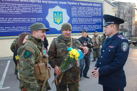 З Донбасу повернулися 40 черкаських міліціонерів (фоторепортаж) — фото 8