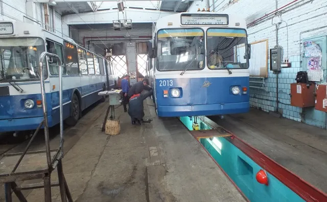 Депутати вирішували чи доцільно вирізати на металобрухт шість зношених «рогатих» (фото) — фото 1