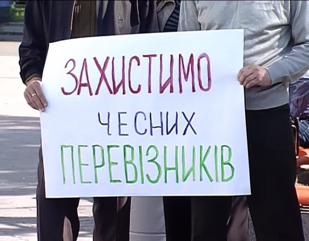 У перевізника вимагали по 10 тисяч гривень хабара за кожен автобус, щоб виграти тендер? — фото 1