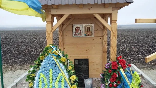 Черкаські автомайданівці спільно з керівником волонтерської групи «Поміч народу» розвезли новорічні подарунки нашим військовим на передовій,  привітавши зі святами навіть захисників опорних пунктів біля Донецького аеропорту — фото 5
