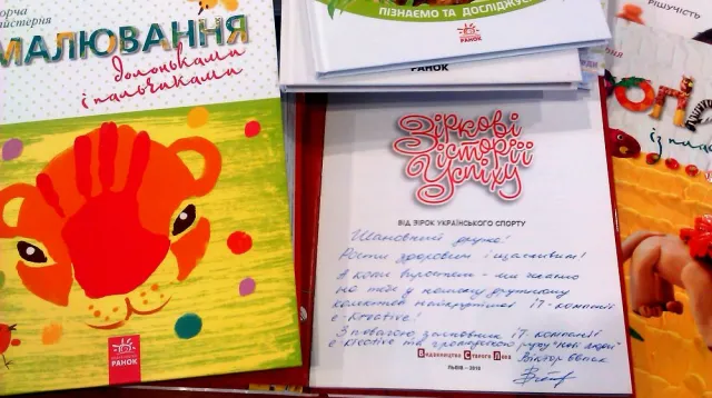 До Дня Святого Миколая вихованці «Теплого дому» отримали подарунки та бібліотечку пізнавальних книг — фото 2
