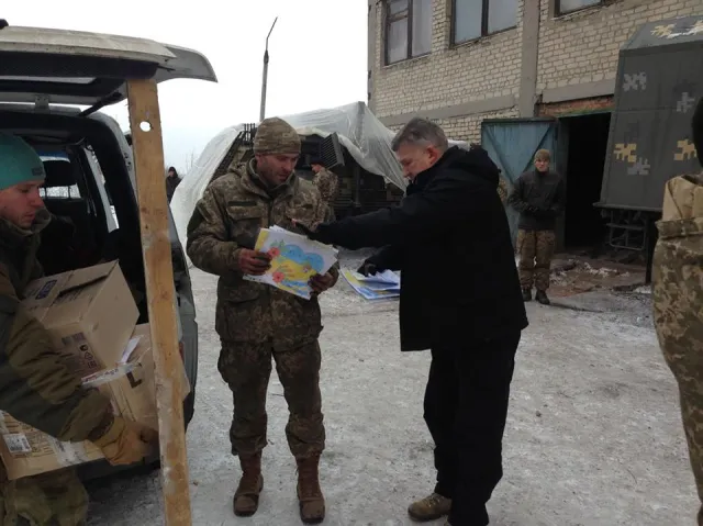 ГО «Автомайдан-Черкаси» разом із черкащанами зробили подарунок нашим воїнам до Дня Святого Миколая — фото 3